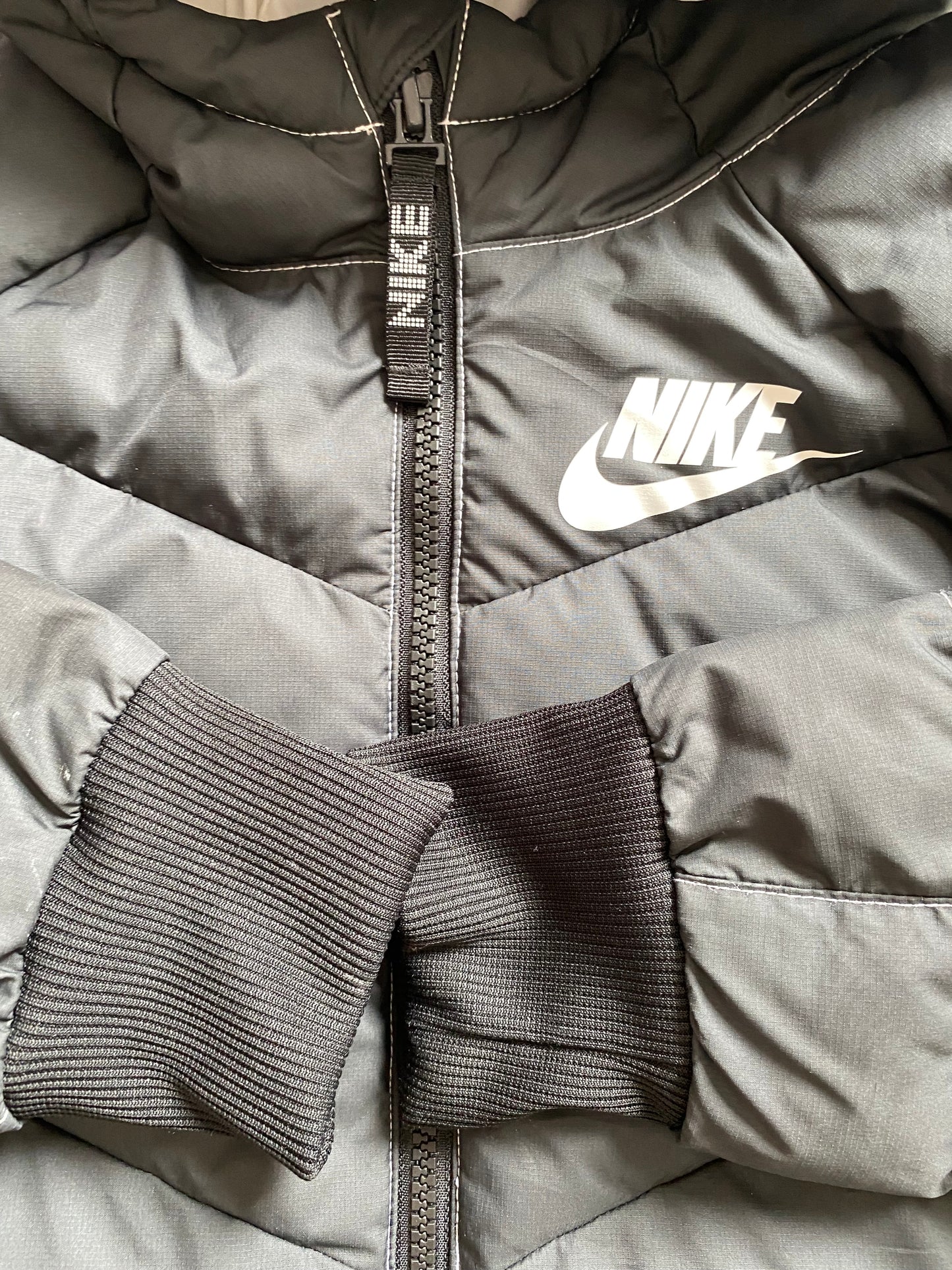 NIKE Girls Cropped Puffer Jacket Black Age 7-8
