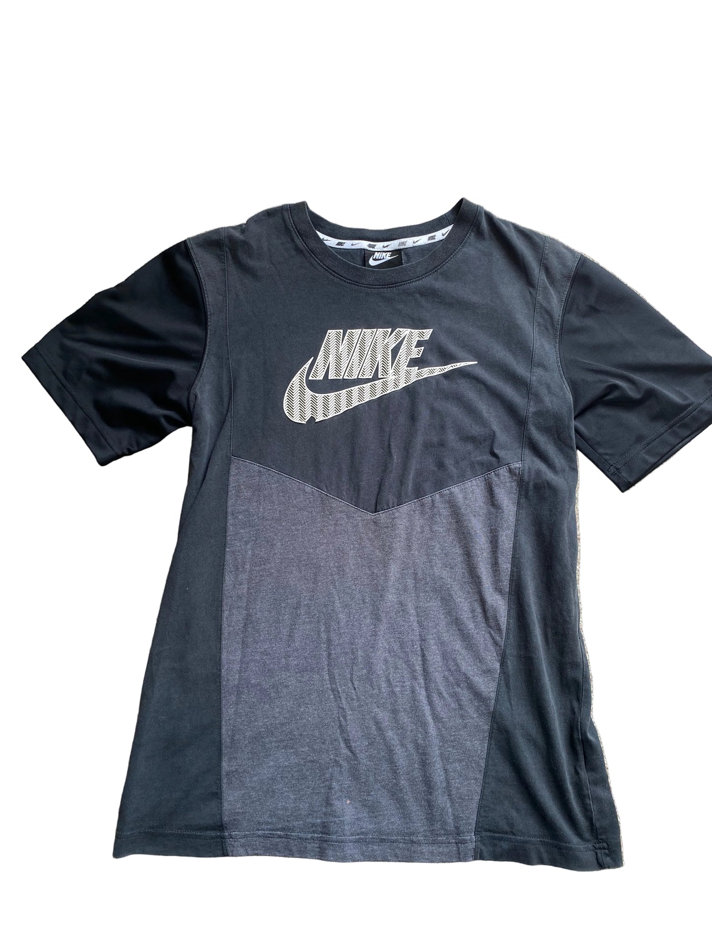 NIKE Mens Grey and Black T-shirt Small