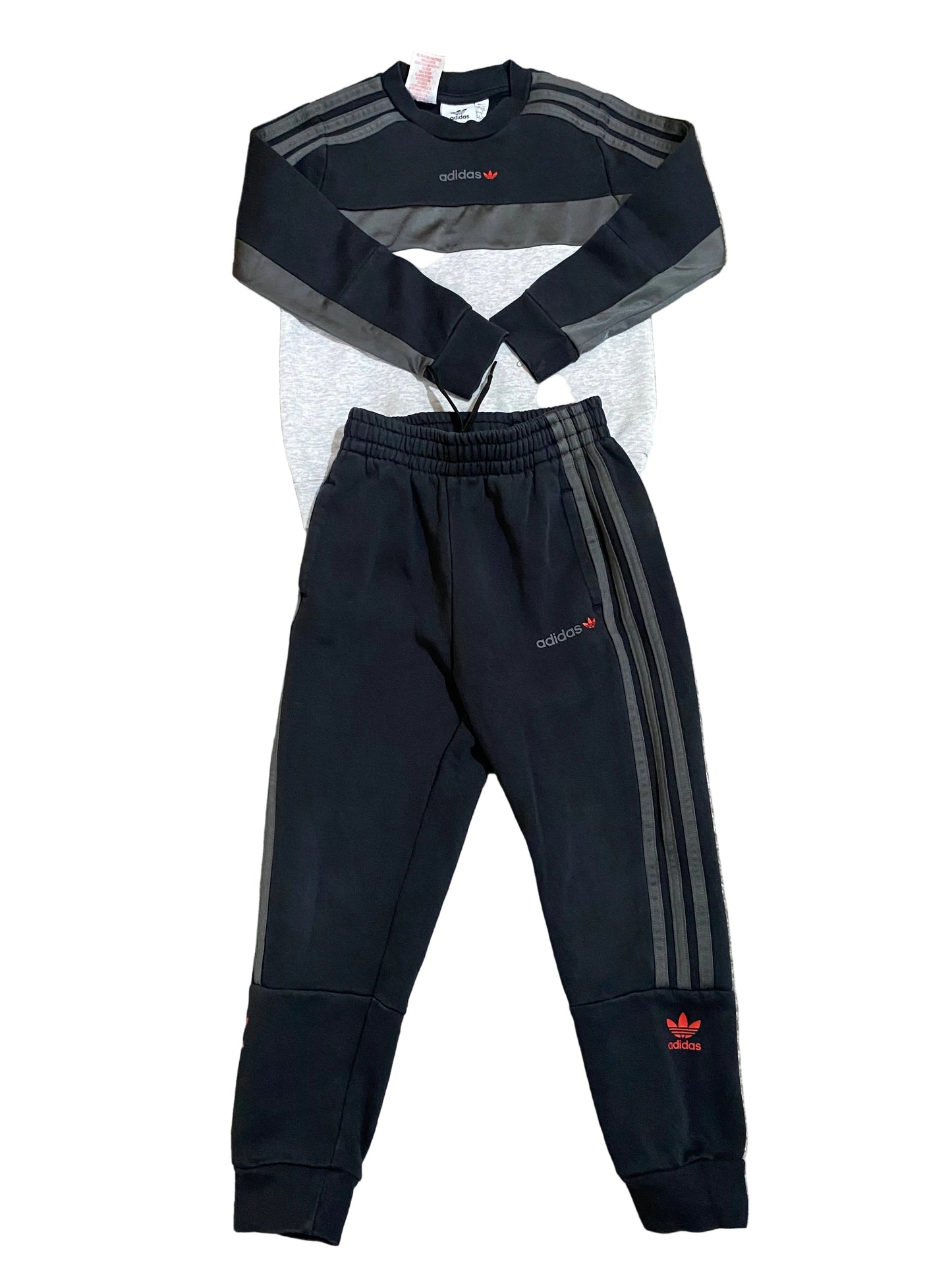 ADIDAS Boys Black and Grey Tracksuit Age 6-7
