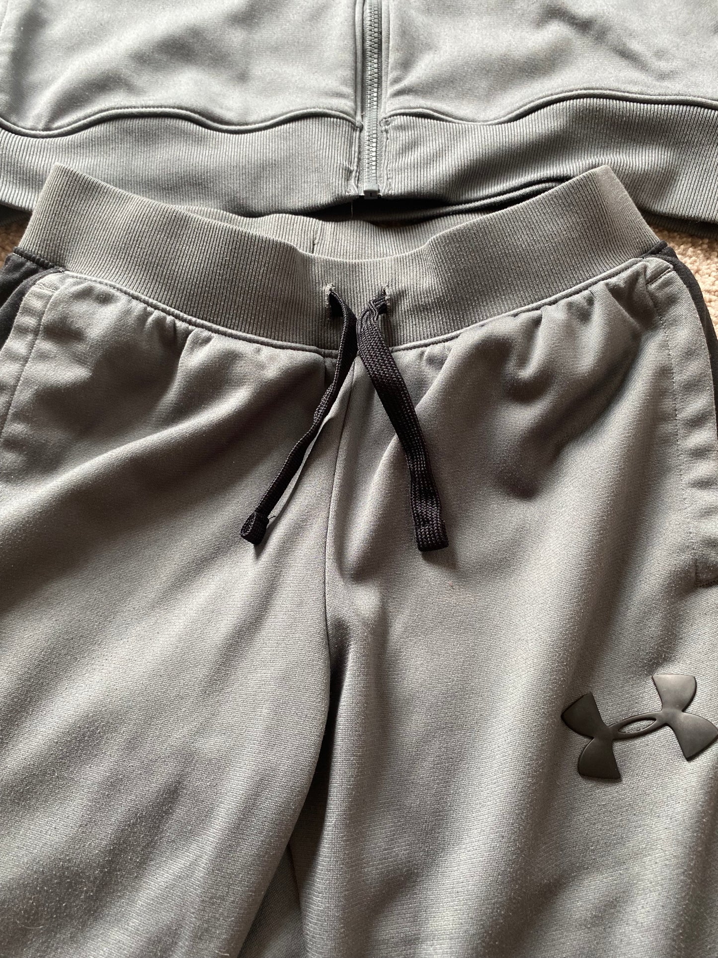 Under Armour Boys Grey and Black Tracksuit Age 8-10