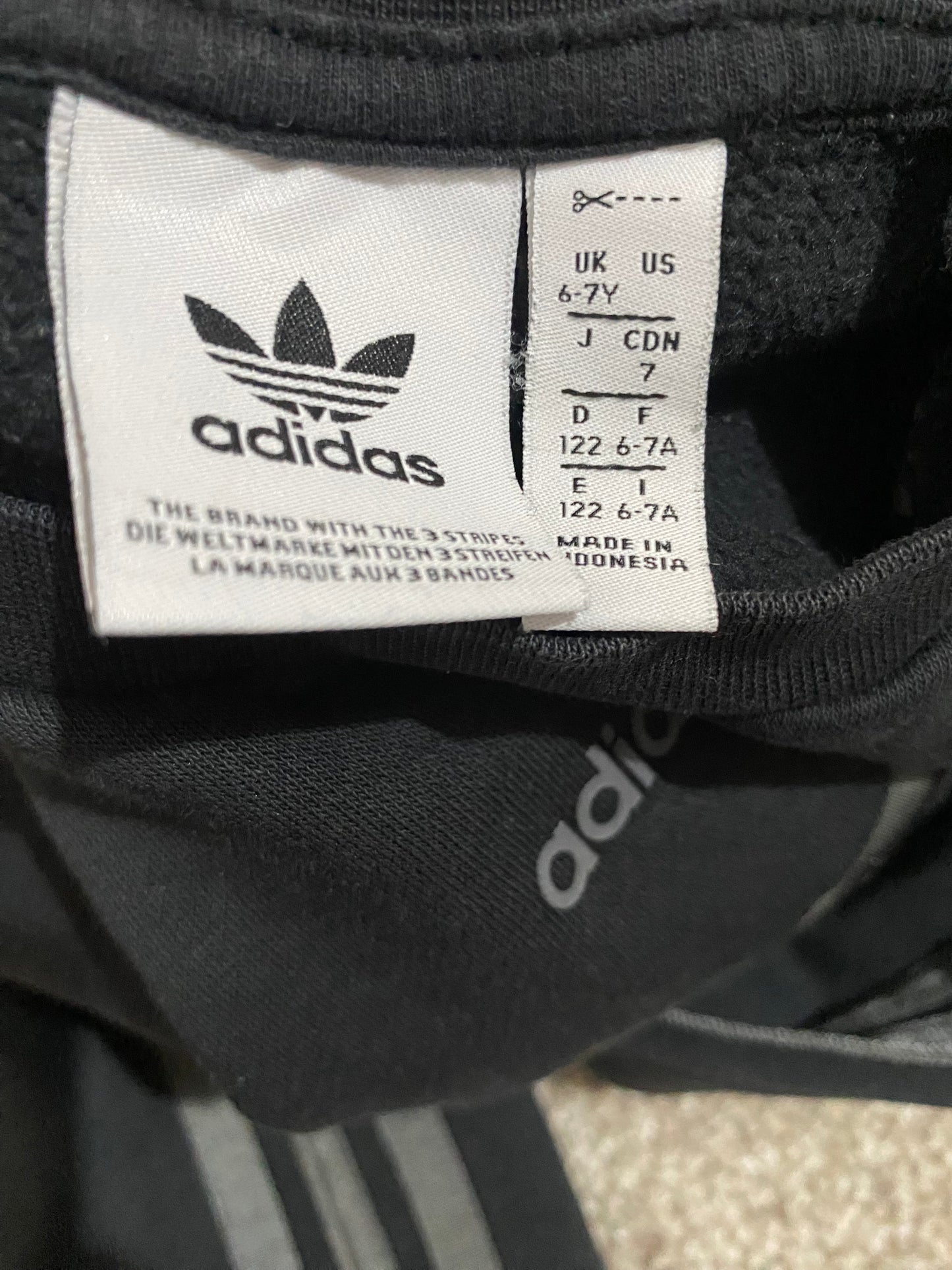 ADIDAS Boys Black and Grey Tracksuit Age 6-7