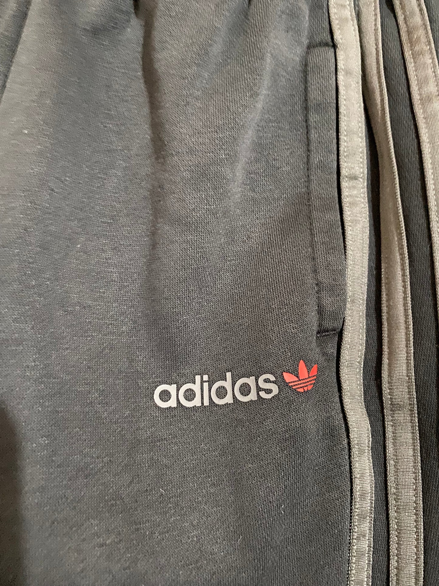 ADIDAS Boys Black and Grey Tracksuit Age 6-7