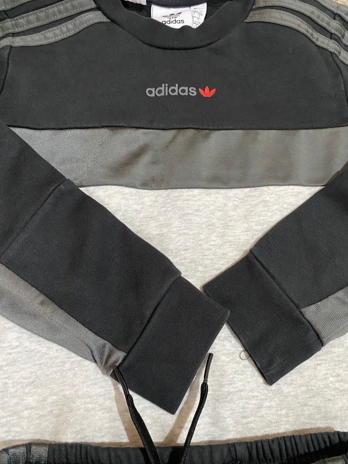 ADIDAS Boys Black and Grey Tracksuit Age 6-7