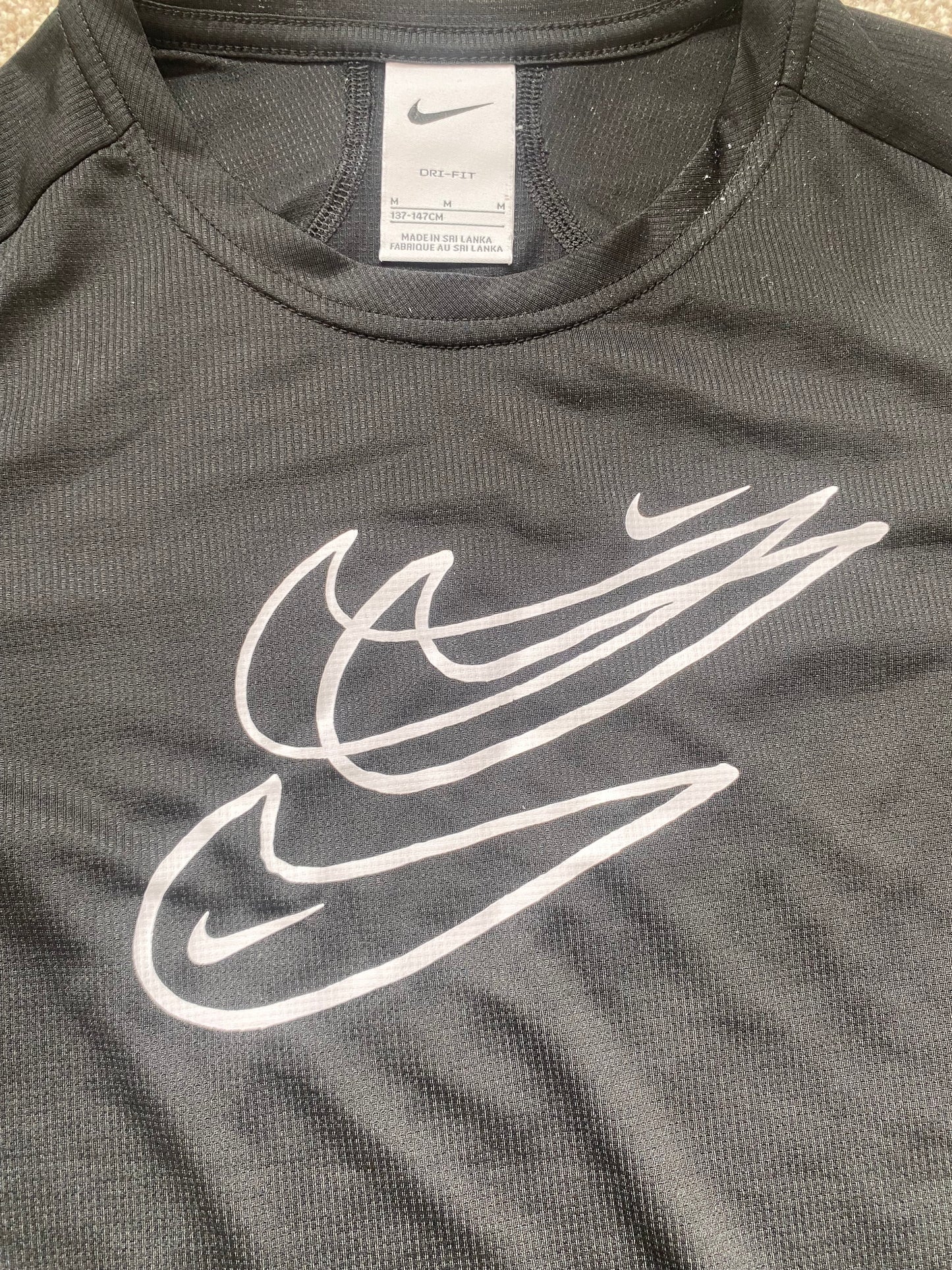 NIKE Boys Black Activewear T-shirt Age 10-12