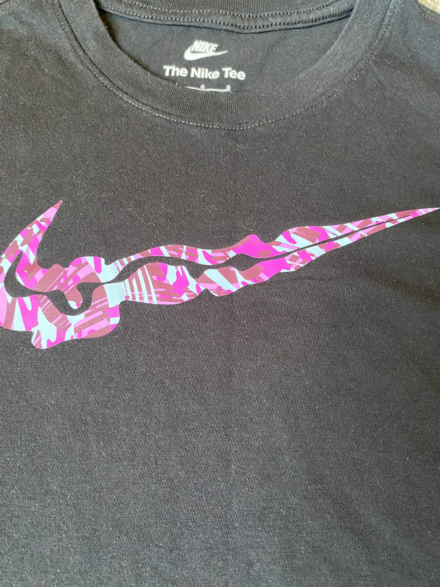 NIKE Girls Black T-shirt with Pink Tick Age 12-13