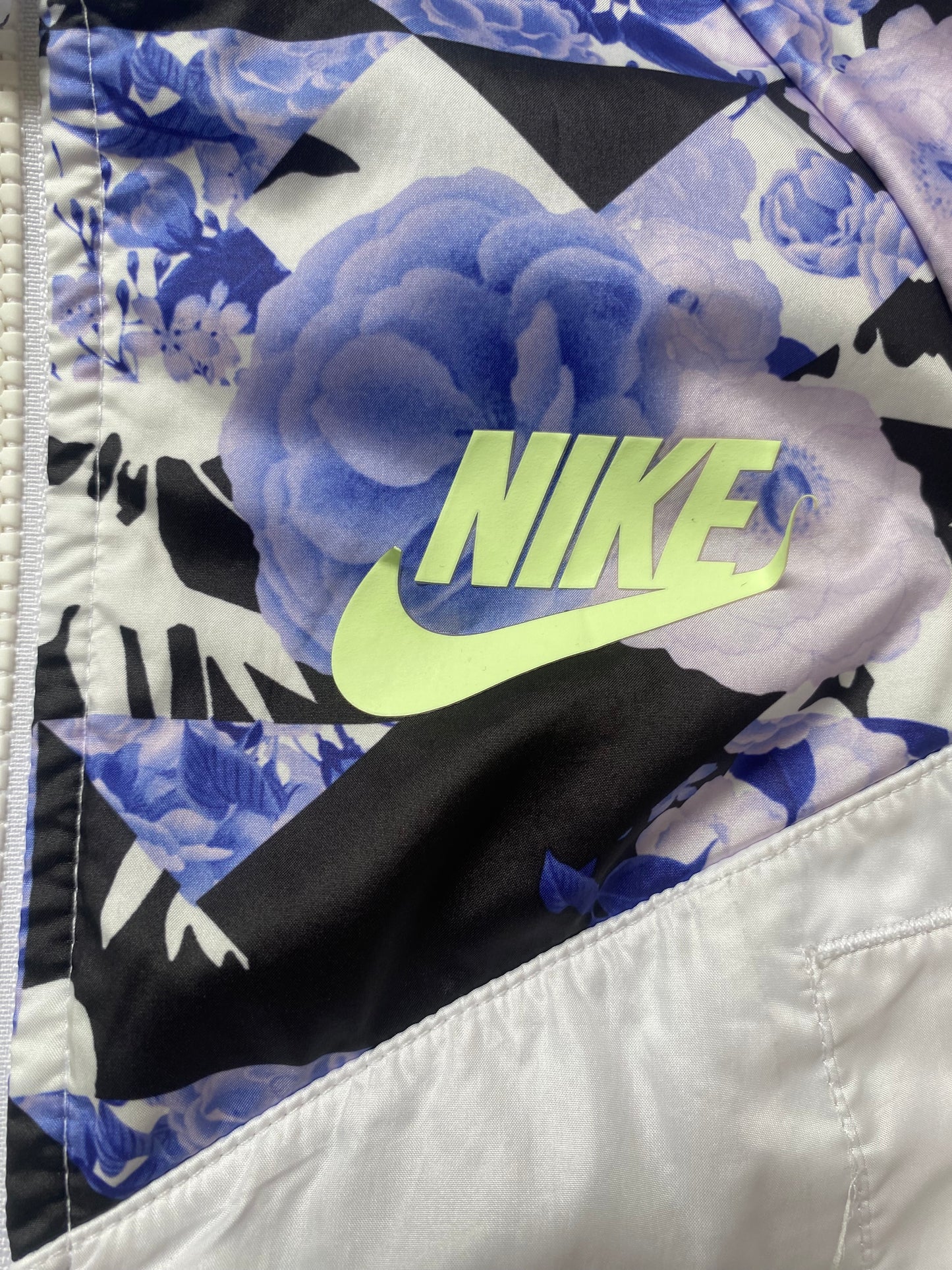 NIKE Girls White Lightweight Jacket Age 8-10